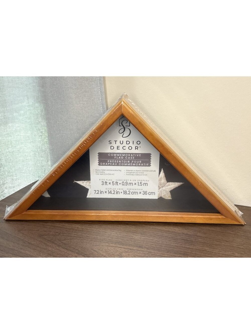 Studio Decor Triangular Wood Display  Commemorative Flag Case Presentoir NEW
